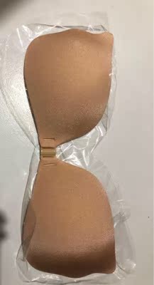 宝贝非常好，胸小穿上罩杯立马上升，外面套上衣服没有痕迹，对于穿一字肩裙装及抹胸裙，还有不方便露出内衣肩带的裙子及礼服都非常适用，全五星好评，么么哒还可以，卖家很贴心，还有视频教程，最主要的是可能是我比较笨，开始怎么都不会弄，卖家MM就一遍一遍的教我穿戴方法，最后总算达到了满意的效果。