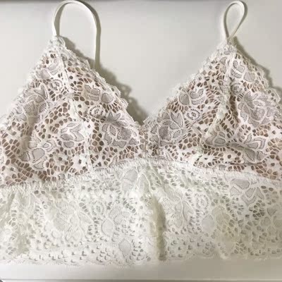 好舒服的，蕾丝又柔软亲肤，店家还推荐了这款胸垫配，很不错，不怕凸点了呢,质量不错，很喜欢，希望一直出这样的好款式