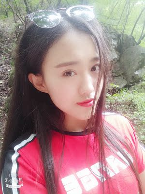 衣服非常不错，物超所值，颜色很正，不掉色