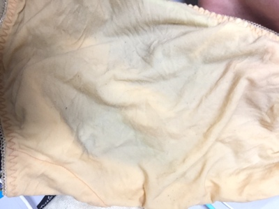 质量很不好！！！本认为古今的内衣质量好所以一次买了四件，这质量和价格完全不成正比啊！有点坑！旗舰店的衣服怎么会是这样？才洗第三次就炸线、起球，太失望了