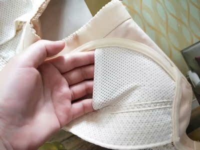 的是舒服，很有型，尺码也非常的标准，穿着合身，调整效果很好，颜色也很正没有色差，很漂亮，质量很好， 毫无累赘之感，质感亲肤，清洗不掉色，毫无怪异难闻之味真想不到这么便宜的价格买到如此好的产品！不紧绷，特别适合