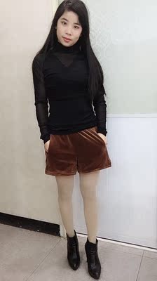 看见朋友买了，挺不错的自己也买了一件，穿着若影若现的，很好看，也相当的修身，穿着也比较舒服很喜欢，准备再买件