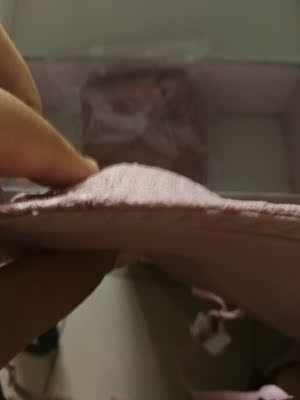 质量非常好，与卖家描述的完全一致，非常满意,真的很喜欢，完全超出期望值，发货速度非常快，包装非常仔细、严实，物流公司服务态度很好，运送速度很快。就有点小厚，如果能再薄一点就好了，不过款式确实好看。