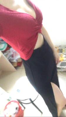 很不错的一次购物，衣服收到了布料也很舒服上身效果不错