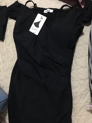 会掉色，多洗几遍才敢穿、不显肚肚、版型还不错，没什么档次的问题、因为价格在这，做工还行没什么线头，显身材，总体不错的，本人166cm，53kg，刚刚好，不大不小，穿着舒适修身。