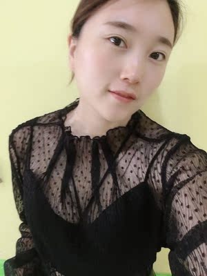 很喜欢 就是有点大了 袖子好长 不过整体效果不错 很喜欢 就是有点大了 袖子好长 不过整体效果不错