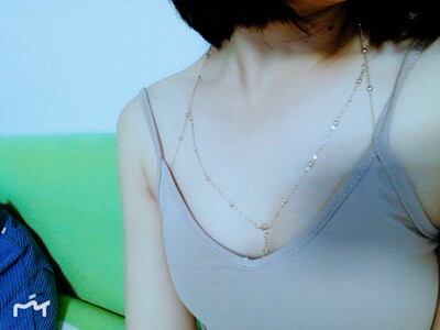 好看，但是对平胸很不友好！大胸好看！还没带出去过！