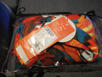 泳衣质量不错，颜色比照片还要艳，非常喜欢好评是应该的！