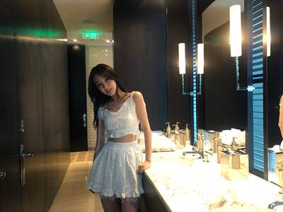 宝贝质量超级好，比我想象中的好多了，上身效果很好，显瘦，仙，很美，有点小性感，真的太喜欢了，物美价廉！