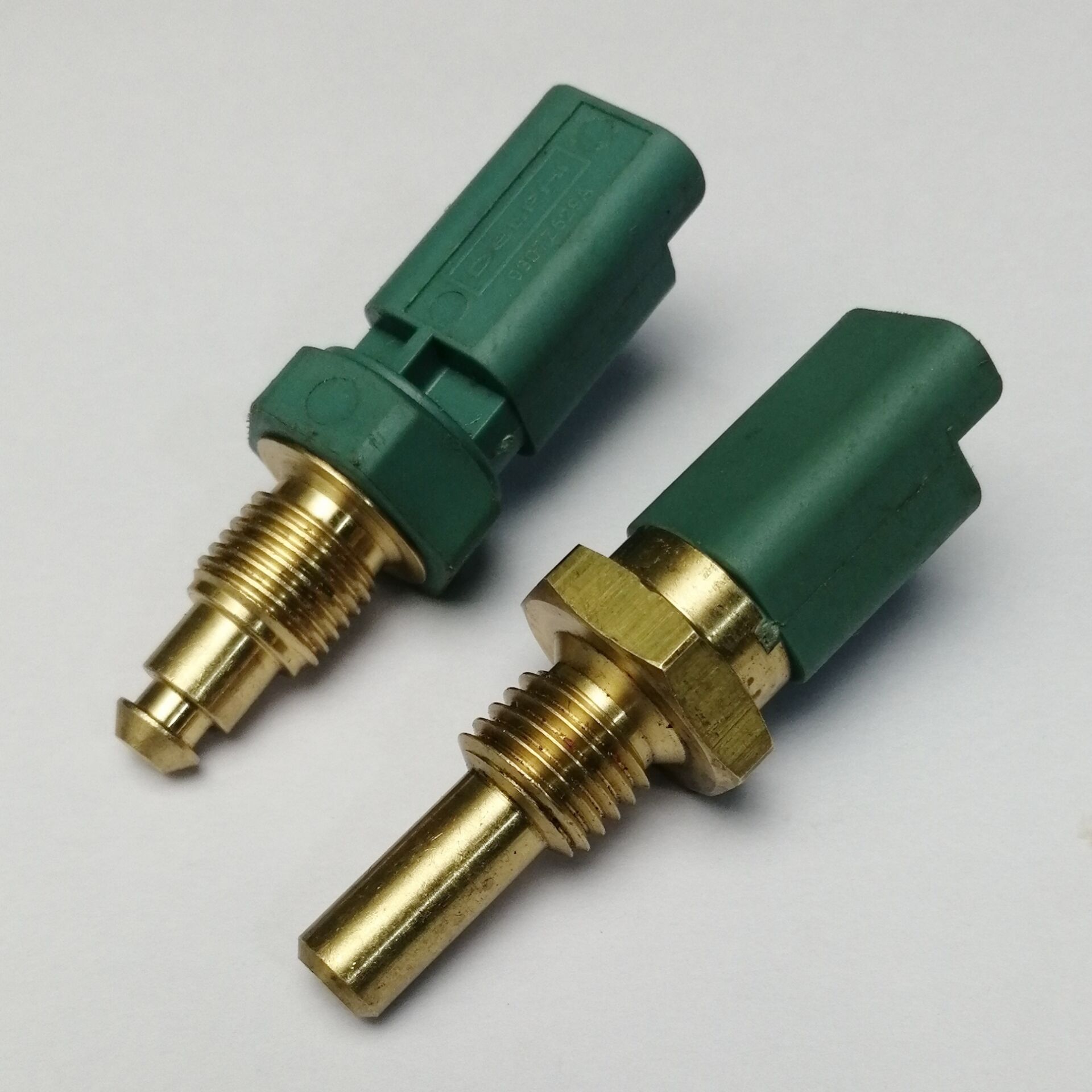 适用于德尔福菲亚特现代起亚发动机油温度传感器9307z529a