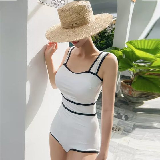 AM 2025 new swimsuit for women French suspenders and one-piece triangle slimming and belly-covering high-end 3-color vacation swimsuit
AM 2025 new swimsuit for women French suspenders and one-piece triangle slimming and belly-covering high-end 3-color vacation swimsuit