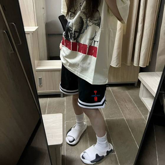 Guangzhou 13-Shanghai Korean high-quality Dongdaemen women's mesh ice silk basketball shorts sports American casual pants
Guangzhou 13-Shanghai Korean high-quality Dongdaemen women's mesh ice silk basketball shorts sports American casual pants