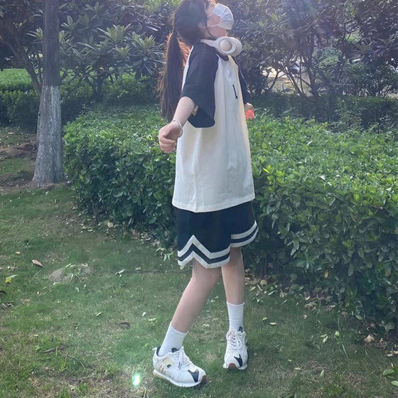 Hangzhou four-season green high-end women's American basketball shorts summer sports thin large size loose casual four-quarter pants
Hangzhou four-season green high-end women's American basketball shorts summer sports thin large size loose casual four-quarter pants