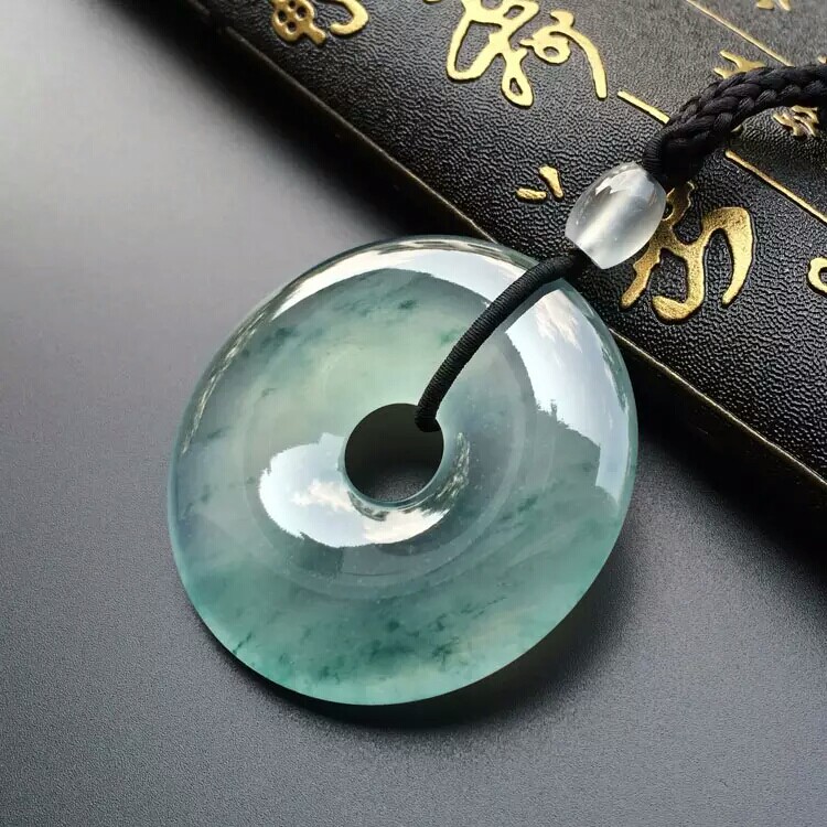 翡翠极简经典——平安扣之美