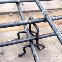 New steel bar horse stool frame cast-in-place floor slab double-integrated horse stool fixed support cement pad protective layer Madden