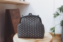 Southern Independent Studio Art Japanese Crepe Polygon Black Mouth Gold Crossbag