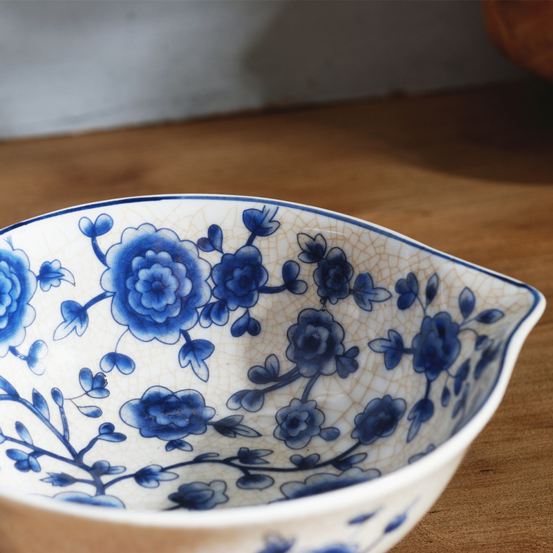 The New Chinese blue and white porcelain with copper fruit bowl dried fruit bowl sitting room home furnishing articles fruit dish of American creative move ceramics