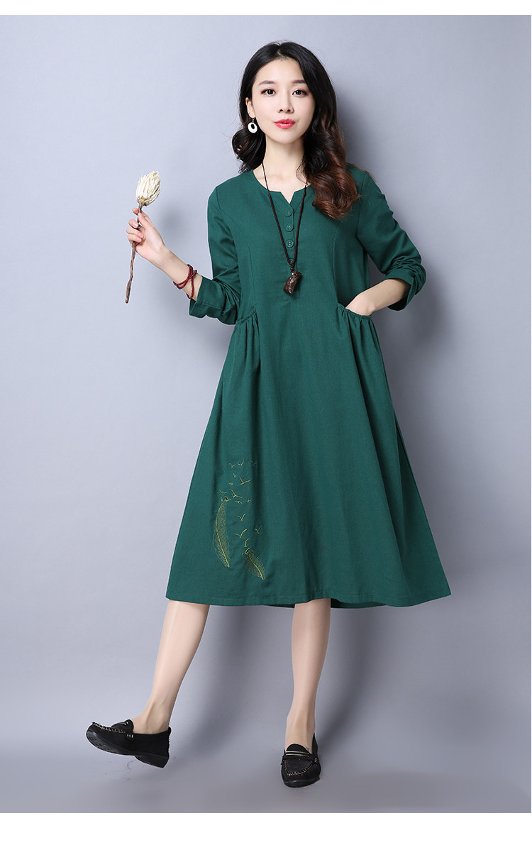 5237实拍2018春季新款大码女装民族风宽松长袖绣花纯色棉麻连衣裙