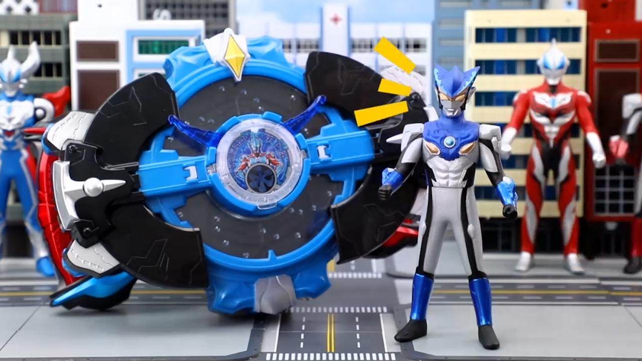 帅气的罗索奥特曼跃水形态!