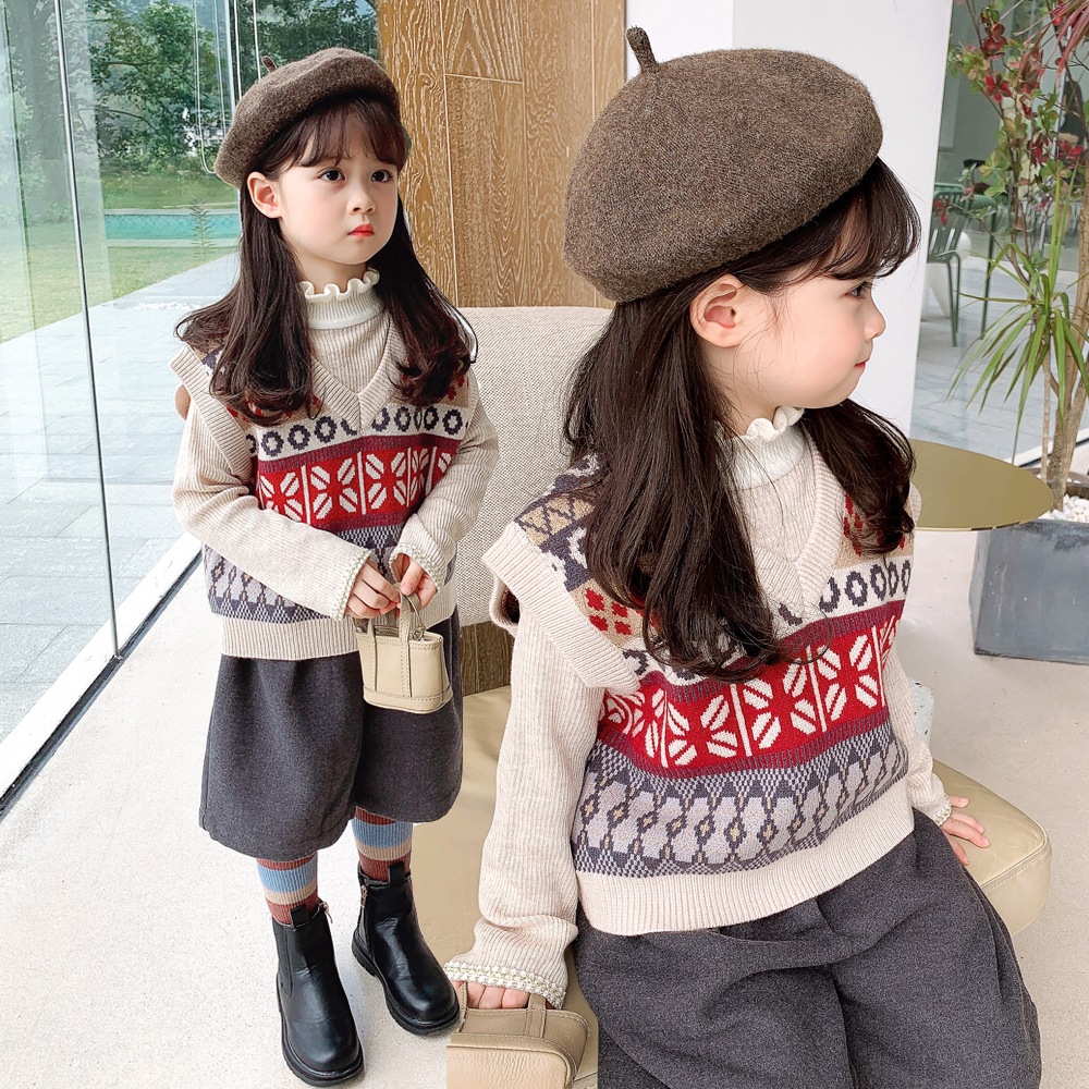 Girl knit waistcoat spring autumn 2021 Children's baby wool vest outside wearing girl thin cotton yarn Baby waistcoat