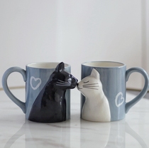 Mengtian good three-dimensional cat couple ceramic mug black and white cat kiss Cat Cup wedding housewarming gift