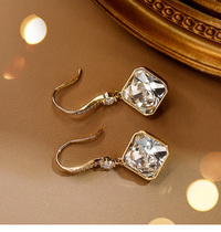 Mbox earrings female 2021 New Tide high-end sense light luxury exquisite small earrings temperament goddess fan ear ornaments