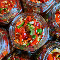 Homemade double color chopped pepper 2 bottles of garlic colored chili sauce super spicy food mixed with garlic flavor spicy sauce