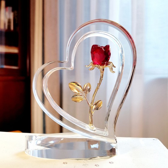 Romantic crystal love rose ornaments for girls’ best friends’ birthday gifts on Chinese Valentine’s Day
Romantic crystal love rose ornaments for girls’ best friends’ birthday gifts on Chinese Valentine’s Day