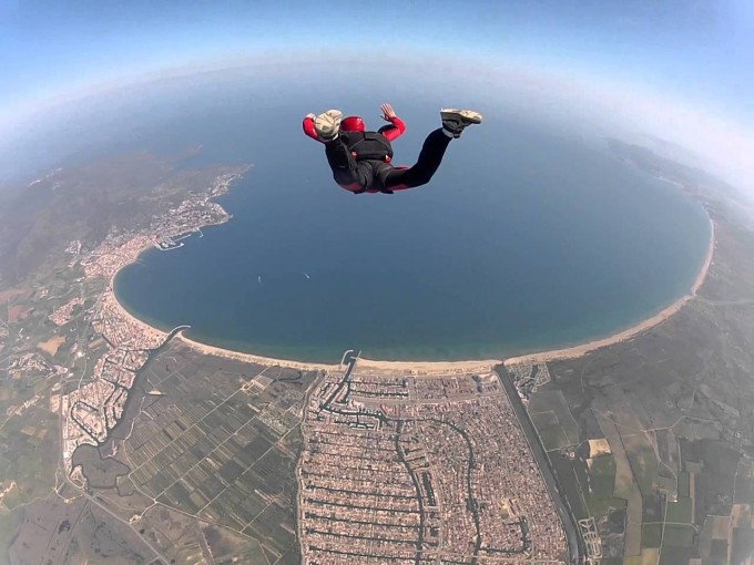 挑战自己,来这里跳伞,天空的景色绝对不一般