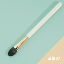 And The 07th large tongue type bottom eye shadow dizzy brush brush nose brush touch silky touch silky many people highly recommend