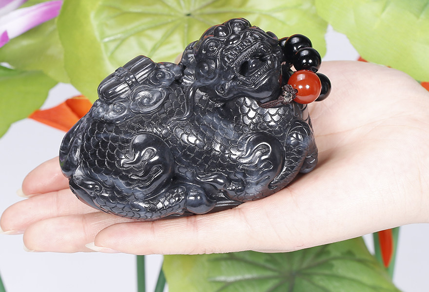 和田玉墨玉麒麟把件454.78克