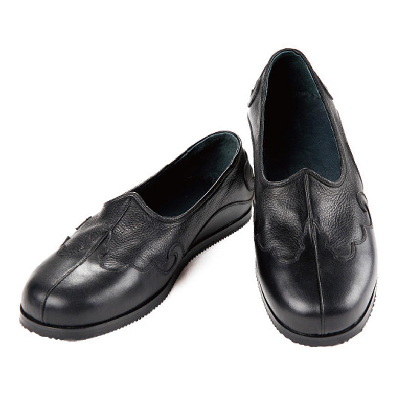 打腊更加精致耐看,再加上 手工缝纫,鞋头微微呈现圆,多了几分雅士与