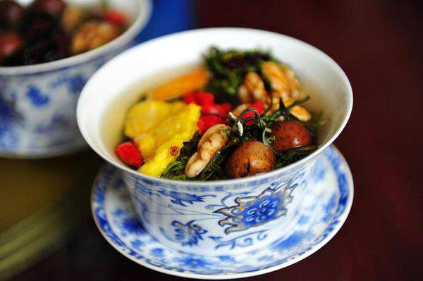 西北高原生活探秘:盖碗茶要怎样喝,回族人这样说!