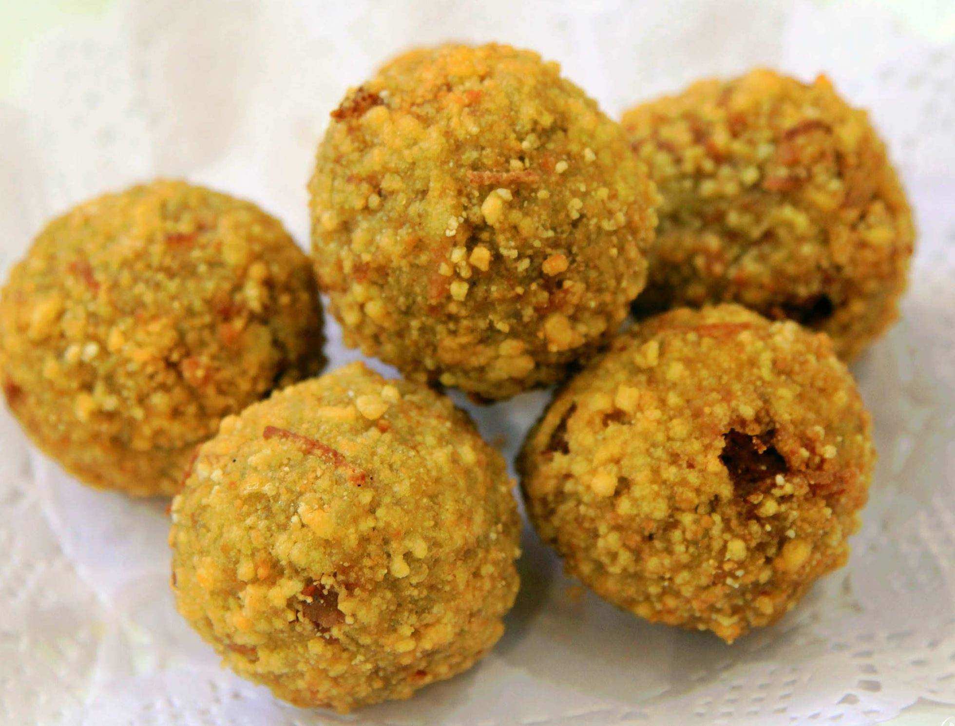 梨丸子是济南平阴传统名吃之一,尤其以川蜜牌丸子最为正宗,口感最为