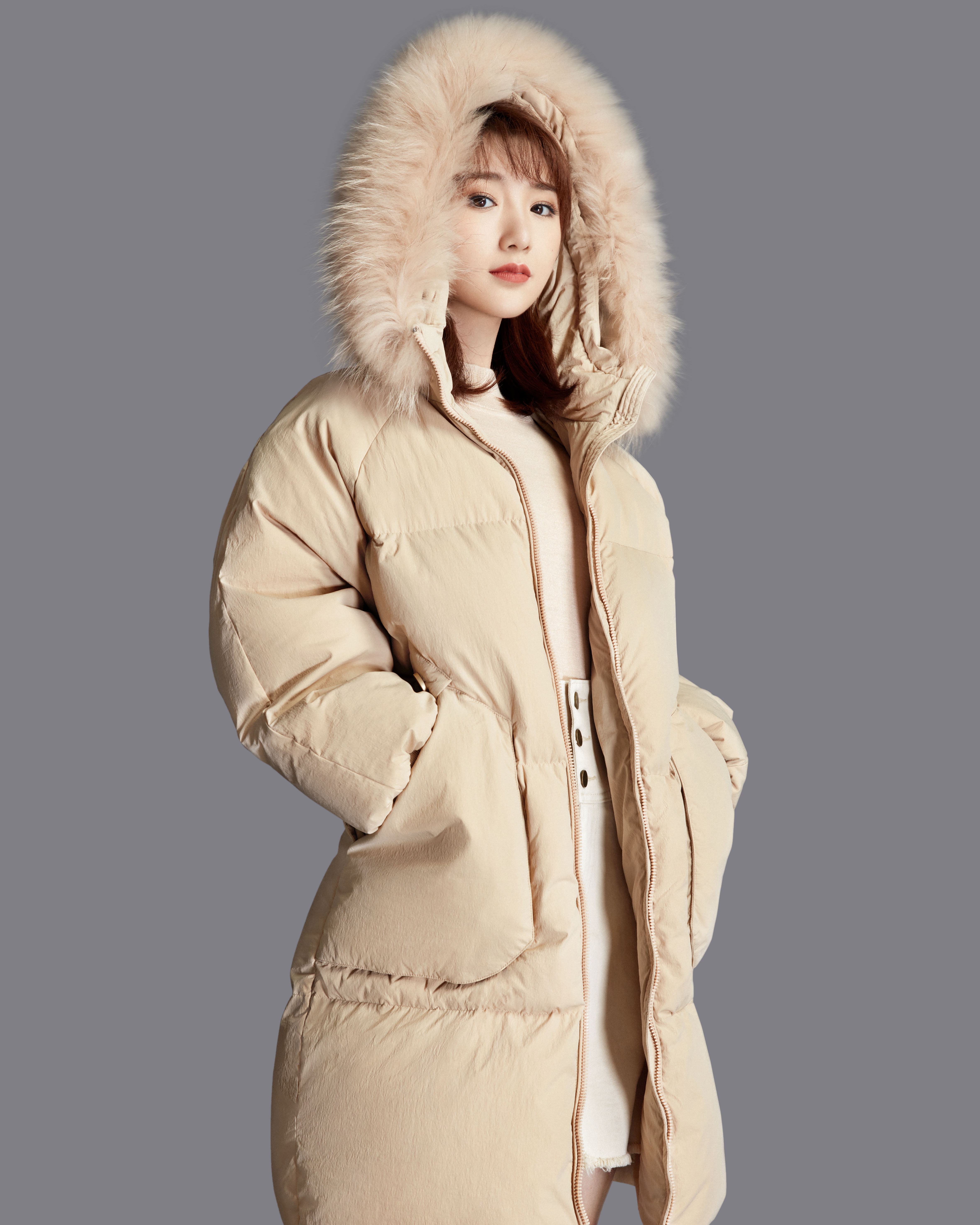 个性有范儿艾莱依大毛领羽绒服