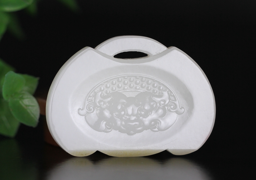 和田玉羊脂玉挂件兽牌b021