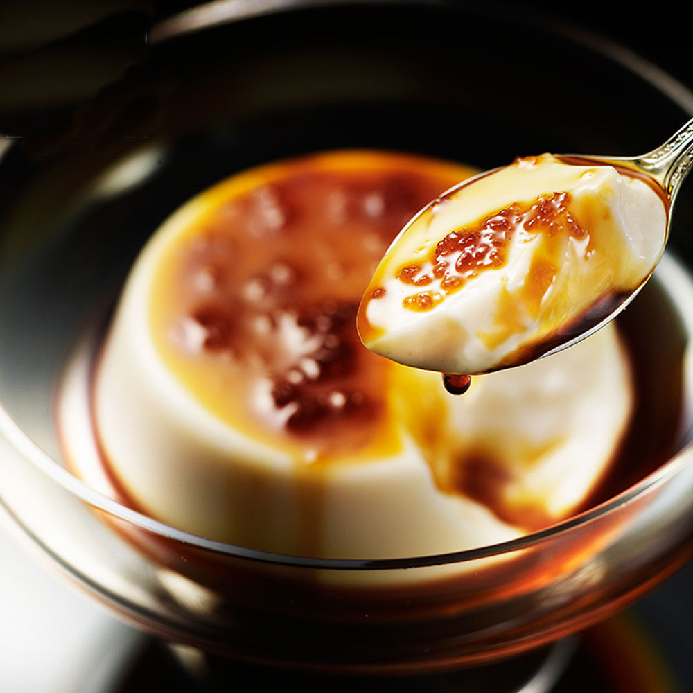 嫩滑q弹的布丁,配以芝士奶酪,给你美味的味觉之旅;每一口都是奶香与