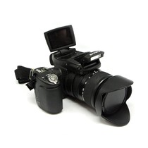 Japanese SONY SONY DSC-R1 integrated digital camera with Zeiss zoom lens
