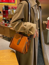 Lady genuine leather handbag 100 lap fashion obliquely satchel shoulder bag send Mom ladies commute brief retro little backpack