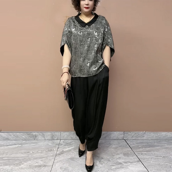 New summer style fashionable mother bat sleeve silk top large size middle-aged and elderly women's doll collar T-shirt small feet pants
New summer style fashionable mother bat sleeve silk top large size middle-aged and elderly women's doll collar T-shirt small feet pants