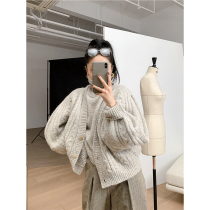 UNICA self-retention ins blogger ultra-fashionable buds leg bubble sleeves fancy spray hair Alpaca sweater coat