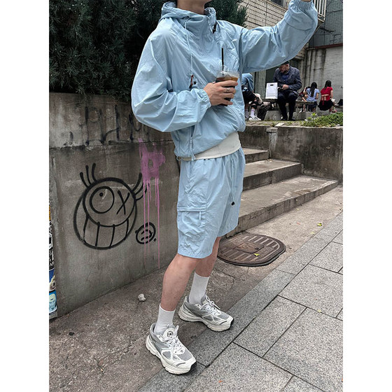 Korea Dongdaemun Purchase Nylon Ragshou Loose Hooded Jacket Jacket Sports and Casual Shorts Set Men
Korea Dongdaemun Purchase Nylon Ragshou Loose Hooded Jacket Jacket Sports and Casual Shorts Set Men