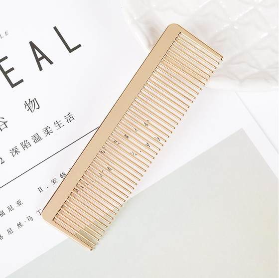 먼저 북유럽 스타일의 골든 빗 미니멀리스트 디자인 금속 메이크업 콤 홈 레트로 빗을 만난다 먼저 북유럽 스타일의 골든 빗 미니멀리스트 디자인 금속 메이크업 콤 홈 레트로 빗을 만난다