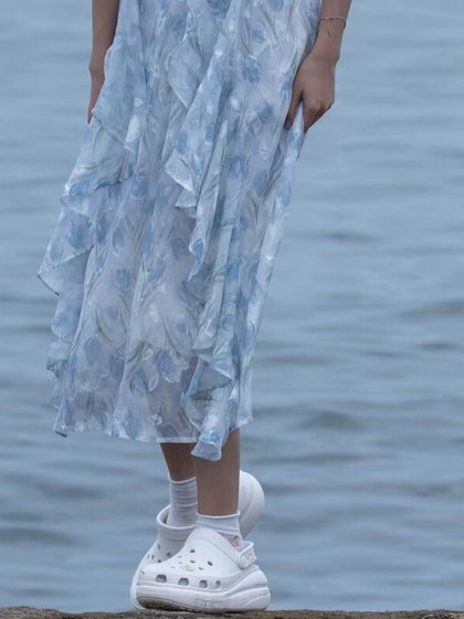 Crocs 홀 신발 여름 카로 치 정통 여성 신발 퍼프 두꺼운 고조된 해변 샌들 207521 Crocs 홀 신발 여름 카로 치 정통 여성 신발 퍼프 두꺼운 고조된 해변 샌들 207521