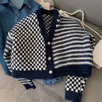 Retro Chessboard Grit Color Striped Knit Blouse Women 2022 Spring New Temperament Loose V Collar Bottom Cardiovert