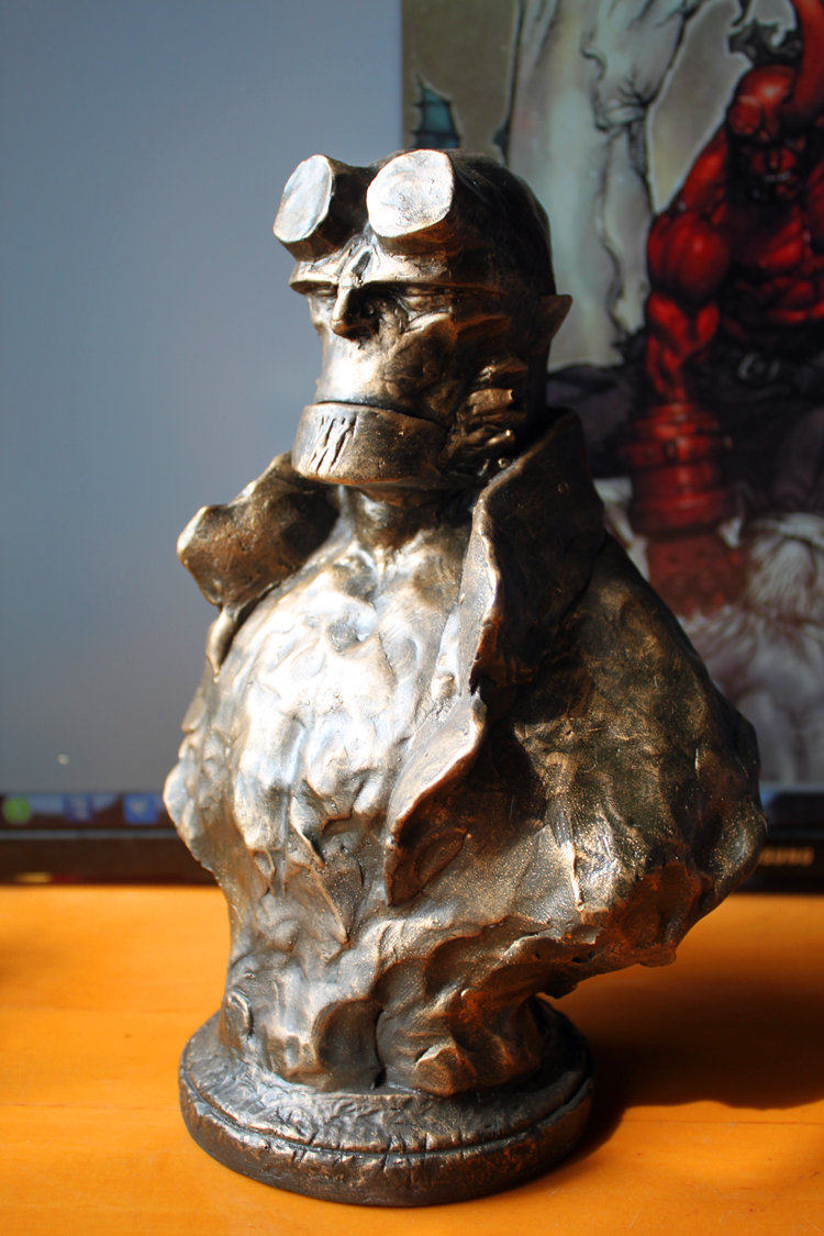 hellboy地狱男爵地狱男孩漫画版半身雕像仿铜版彩色摆件模型