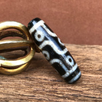 Natural Tibetan Tianzhu Tibetan nine-eyed Tianzhu genuine to pure agate chalcedony pulp oil moist weathering delicate