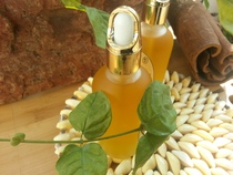 Aged Camellia Oil Baby skin care Tea seed oil Vietnamese border wild Camellia oil red ass white camellia oil for external use