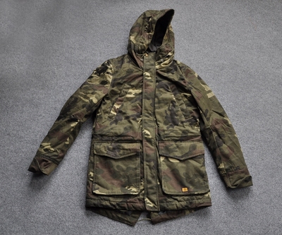 优衣库毛衣开衫、HEATTECH打底衫、J.Crew派克大衣、Quiksi