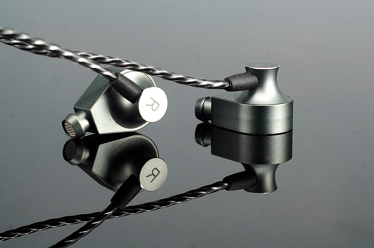 焱声调音师定制10mm钛振膜单元入耳式耳塞德国金属工业风监听耳机